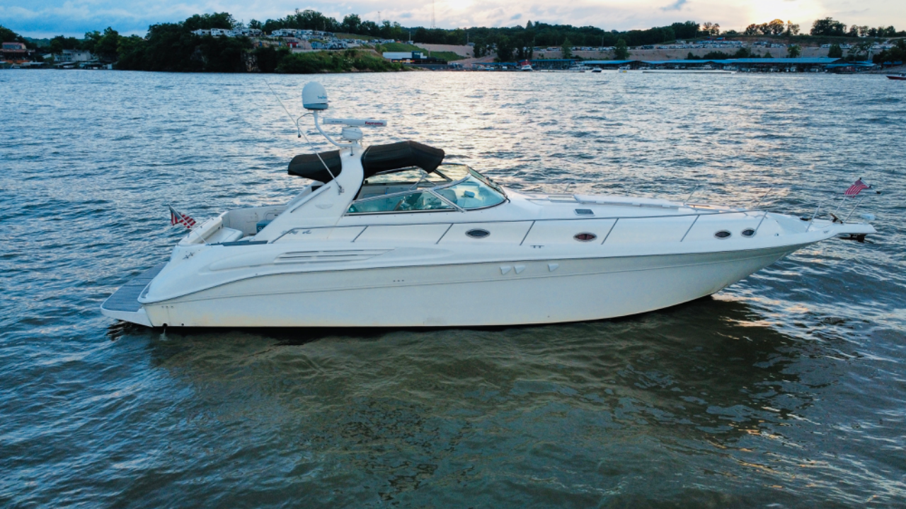 Annabelle's Wake 450 Sundancer Sea Ray charter boat